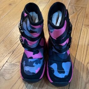 Kids snow boots - size 11, fits like a 10